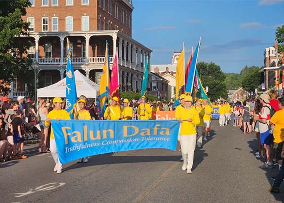 Image for article Les pratiquants de Falun Dafa ont été chaleureusement accueillis lors de la célébration de la fête de l’Indépendance dans le Vermont