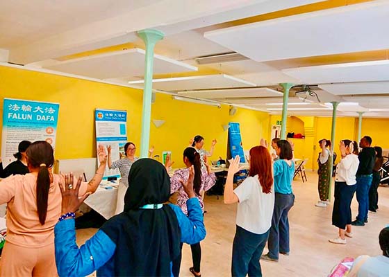 Image for article Présentation du Falun Dafa lors d’un forum de quartier au Royaume-Uni
