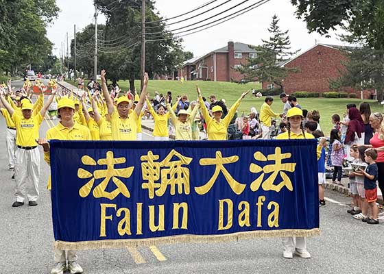 Image for article New Jersey : Les pratiquants de Falun Dafa chaleureusement accueillis au défilé du Festival de la Liberté à Randolph
