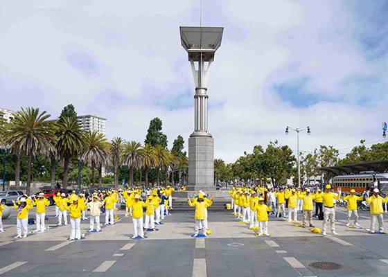 Image for article San Francisco, États-Unis : Les gens expriment leur soutien lors d’une activité de sensibilisation à la persécution