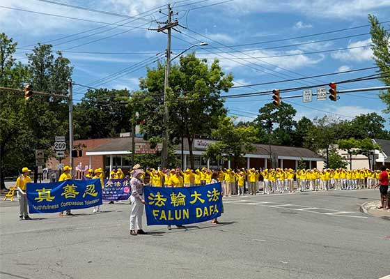 Image for article Pennsylvanie, États-Unis : Le Falun Dafa accueilli chaleureusement au défilé de la fête nationale du comté de Pike