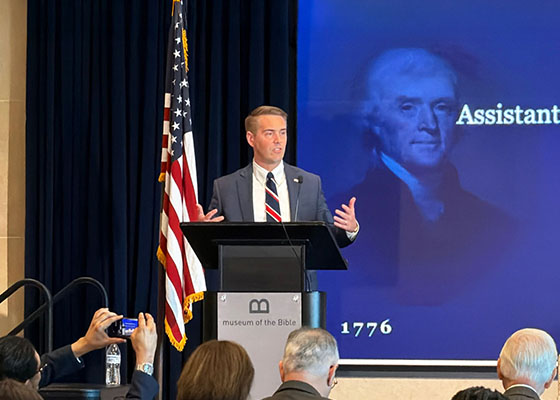 Image for article Le secrétaire d’État adjoint américain a rencontré les pratiquants de Falun Gong avant la commémoration du début de la persécution