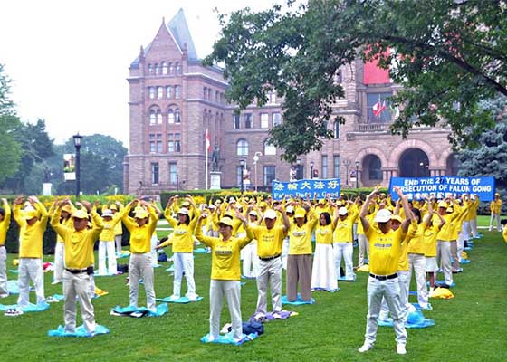 Image for article Toronto, Canada : Des personnalités condamnent les 27 ans de persécution du Falun Gong par le PCC (1<SUP>re</SUP> partie)