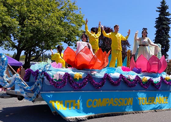 Image for article Le Falun Dafa acclamé lors du défilé Cornucopia de Kent, dans l’État de Washington