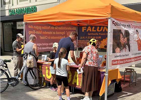 Image for article Ratisbonne, Allemagne : Les gens en apprennent davantage sur le prélèvement forcé d’organes effectué par le PCC