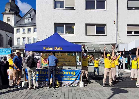 Image for article Meschede, Allemagne : Le public fait l’éloge des principes directeurs du Falun Dafa