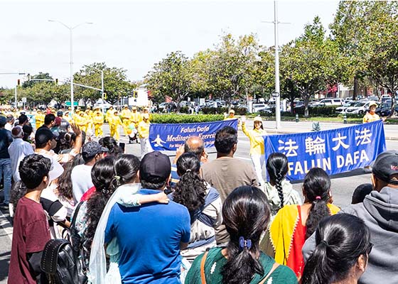 Image for article Fremont, Californie : Le Falun Dafa bien accueilli lors du défilé de la Journée de l’Inde