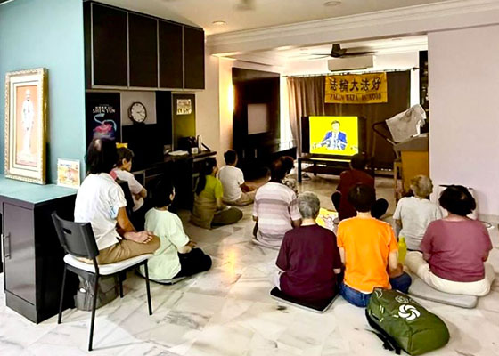Image for article Kuala Lumpur, Malaisie : Les nouveaux pratiquants bénéficient d’un cours de neuf jours