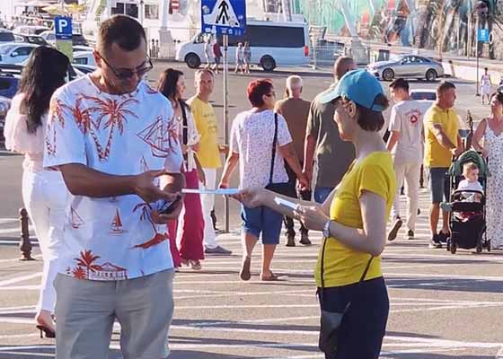 Image for article Les pratiquants de Falun Dafa reviennent sur la côte roumaine pour sensibiliser le public à la persécution