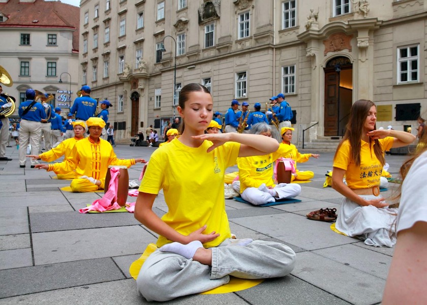 Image for article Vienne : Une activité de deux jours consacrée au Falun Dafa rencontre un vif succès