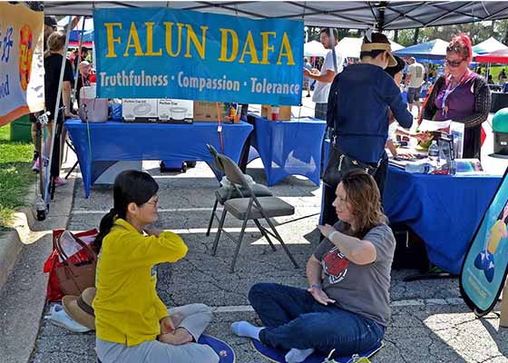Image for article Les gens découvrent le Falun Gong lors d’un événement dans le Delaware
