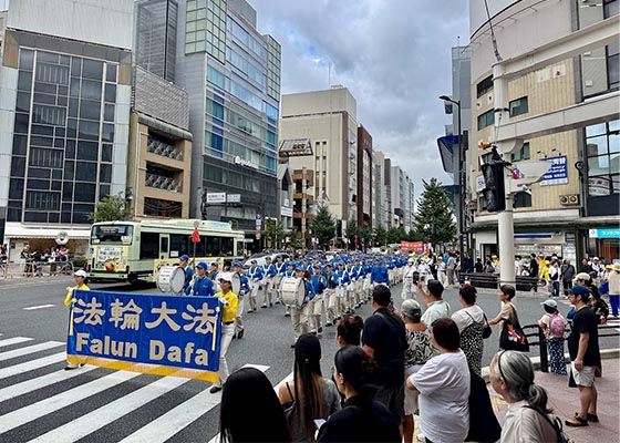 Image for article Japon, Kyoto et Osaka : Le public soutient et encourage les pratiquants au cours de leurs activités