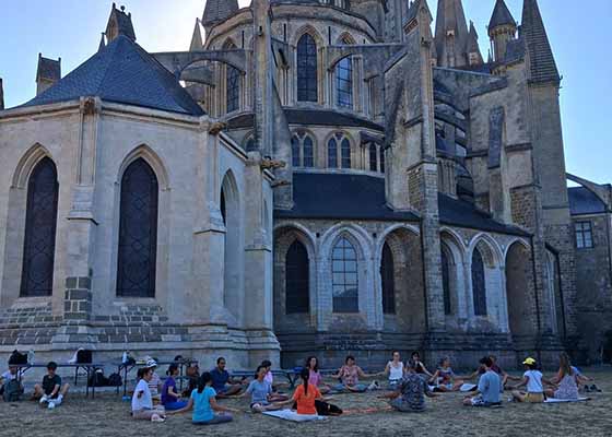 Image for article Normandie, France : Des élèves bénéficient du camp d’été Minghui