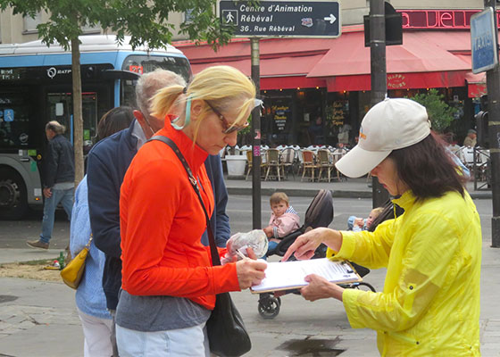 Image for article Paris, France : Des citoyens expriment leur soutien au Falun Dafa lors d’activités organisées à Belleville et au Châtelet